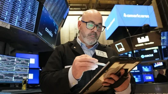 尾盘：标普500指数小幅下滑，道指试图延续周一涨势