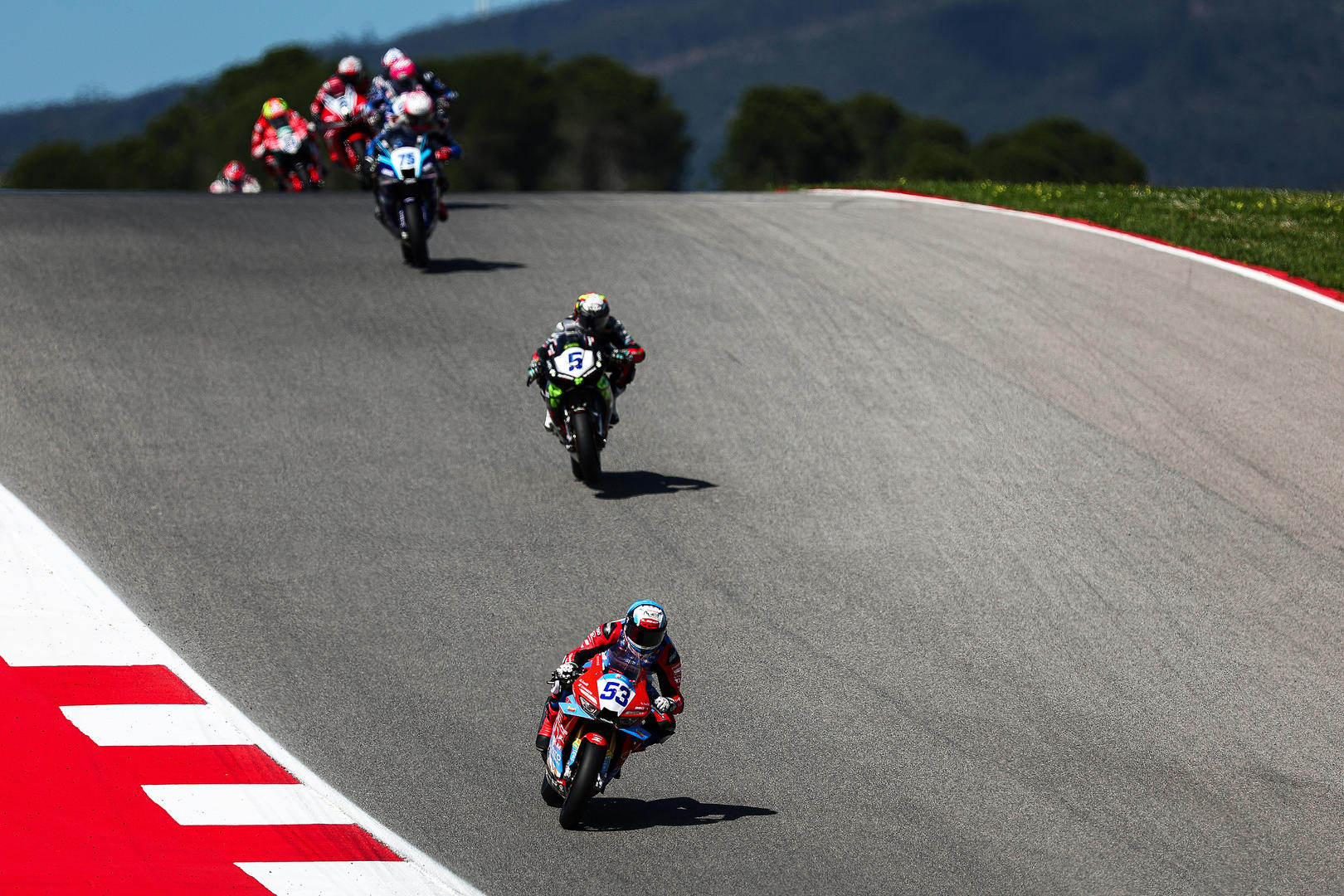 张雪机车销售称夺冠后两三天内订单大涨，已排至6月